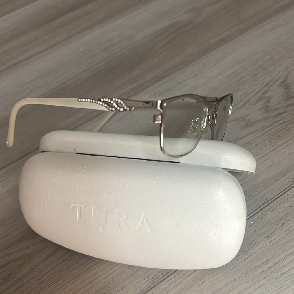 Tura “Frames”